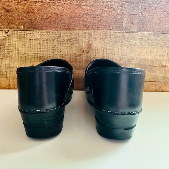 Dansko Professional Black Cabrio Clogs - Picture 6 of 8